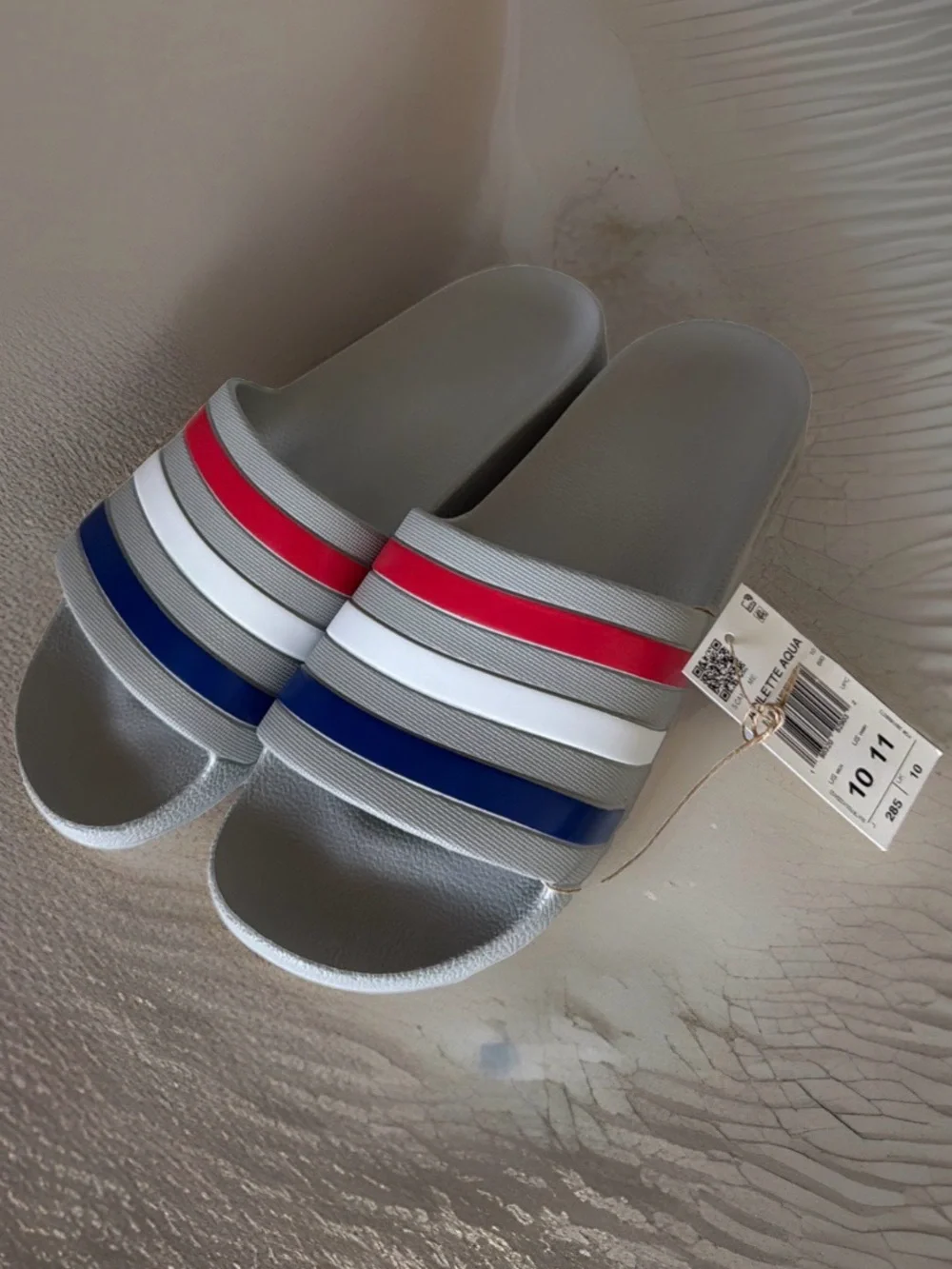 Adidas Men’s Size 10 Adilette Aqua Slide Sandals. Grey/Multicolored Stripes. NWT